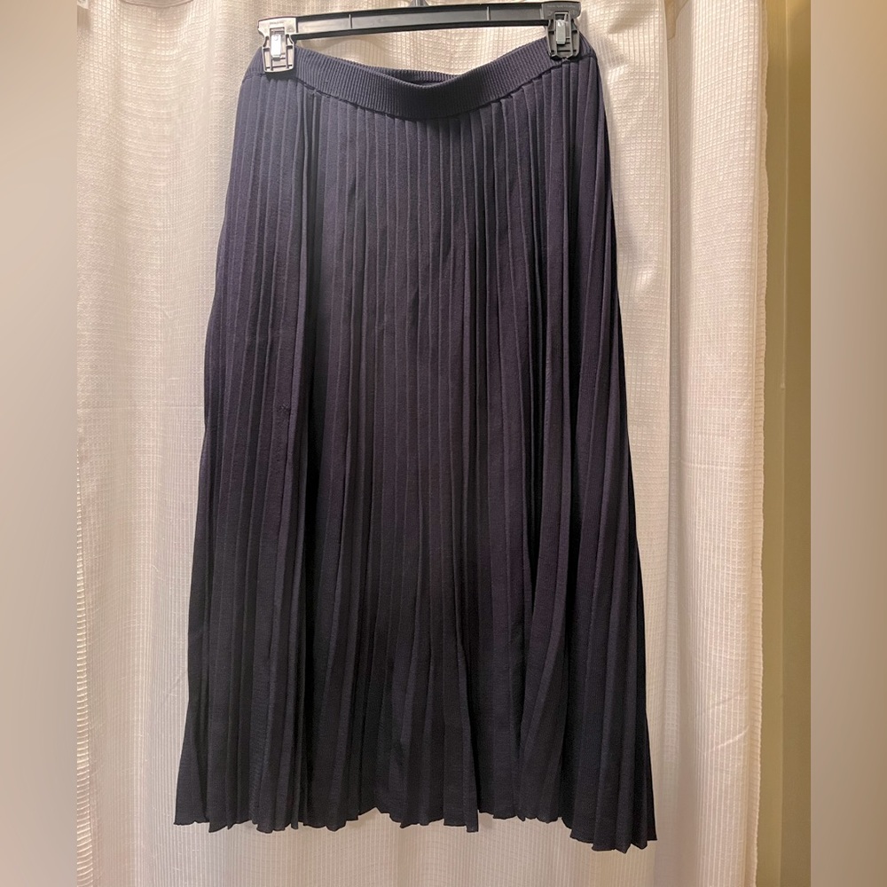 NWT T Tahari Pleated Midi Skirt - Navy - Size 2X